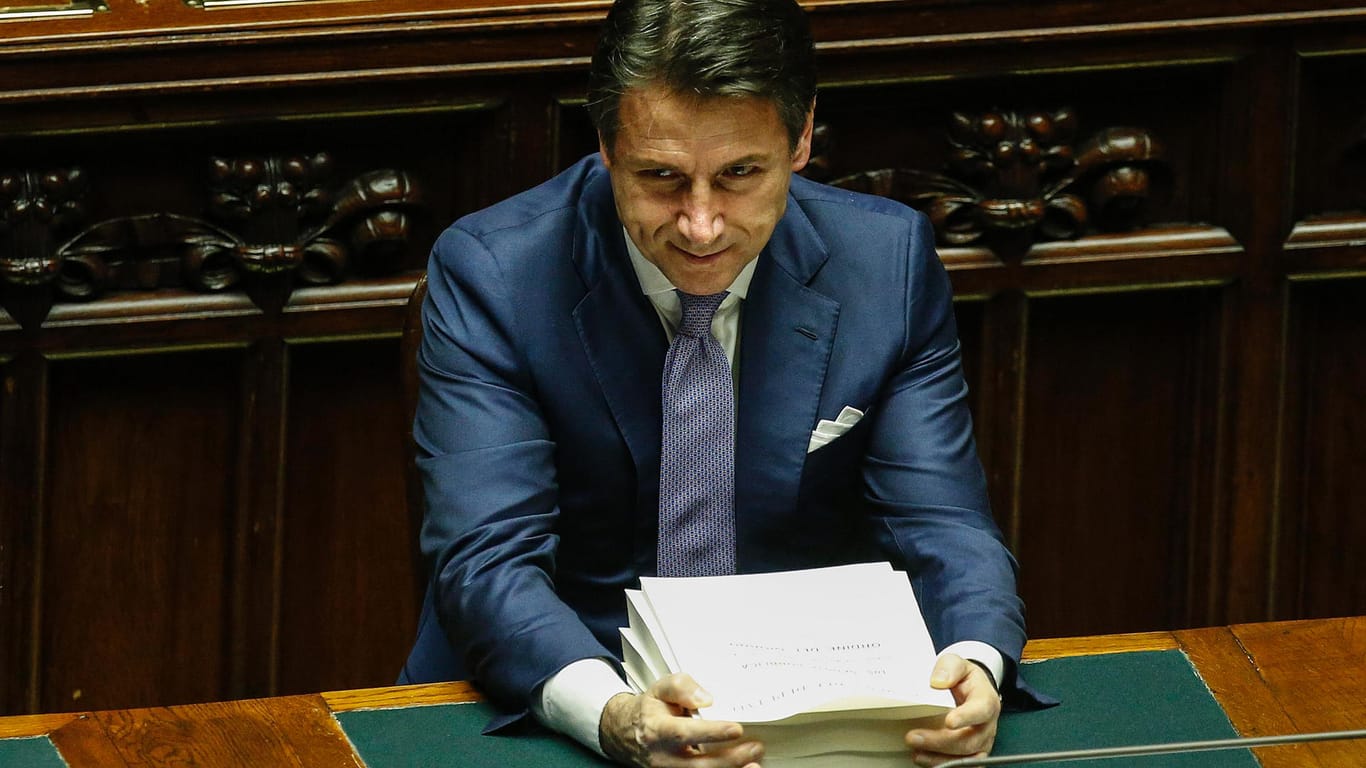 Giuseppe Conte: Der italienische Ministerpräsident hat mit seiner Regierung die Vertrauensfrage wegen des Haushaltsgesetzes überstanden.