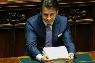 Giuseppe Conte: Der italienische Ministerpräsident hat mit seiner Regierung die Vertrauensfrage wegen des Haushaltsgesetzes überstanden.