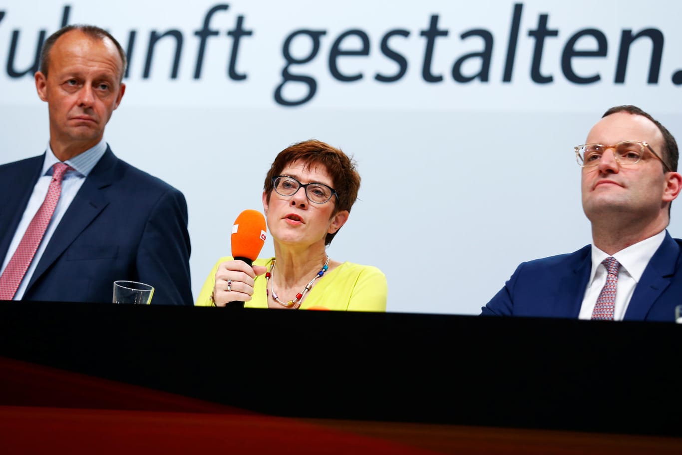 Friedrich Merz (links), Annegret Kramp-Karrenbauer oder Jens Spahn? Eine neue Umfrage zeigt, wen die Deutschen am ehesten als Kanzlerkandidat sehen.