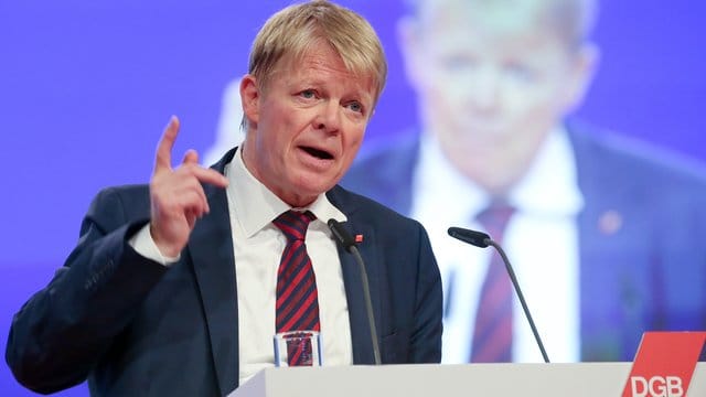 DGB-Chef Reiner Hoffmann: "Eine Lehre von 2018 für das neue Jahr ist: Populismus lohnt sich nicht". DGB-Chef Reiner Hoffmann: "Eine Lehre von 2018 für das neue Jahr ist: Populismus lohnt sich nicht".