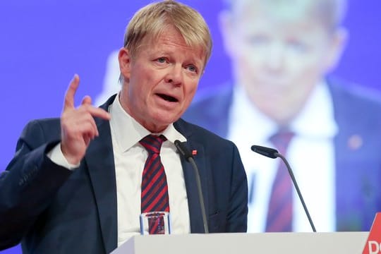 DGB-Chef Reiner Hoffmann: "Eine Lehre von 2018 für das neue Jahr ist: Populismus lohnt sich nicht".