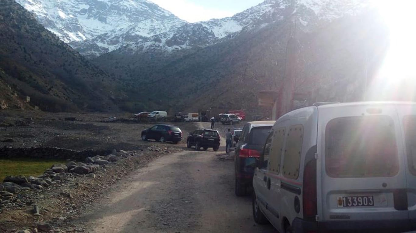 Einsatzkräfte am Tatort in Marokko: Die Behörden haben nun einen Schweizer festgenommen.
