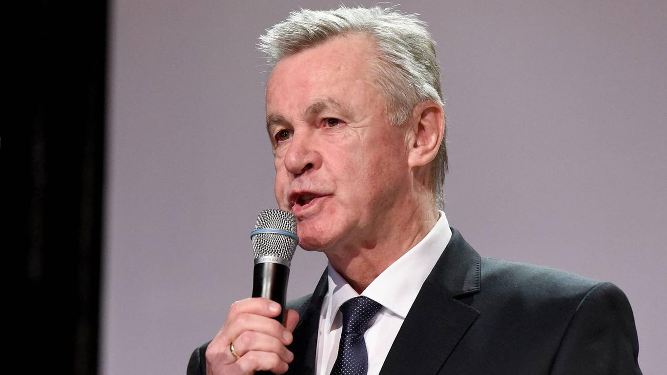 Findet den Bayern-Kader zu klein: Ottmar Hitzfeld.