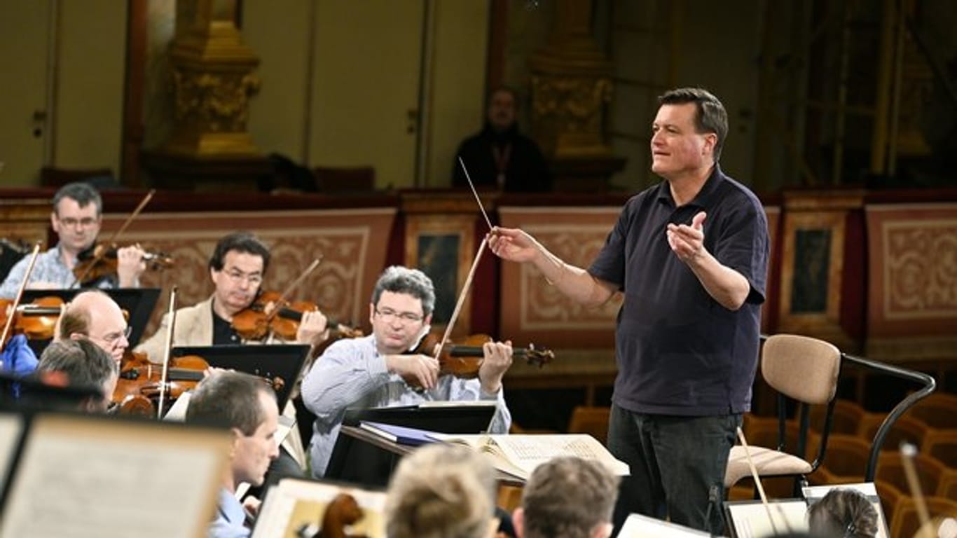 Dirigent Christian Thielemann (r) bei einer Probe mit den Wiener Philharmonikern.