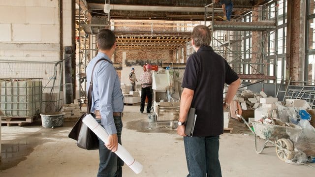 Bei jedem Termin auf einer Baustelle sollte auch das Bautagebuch fortgeschrieben werden.