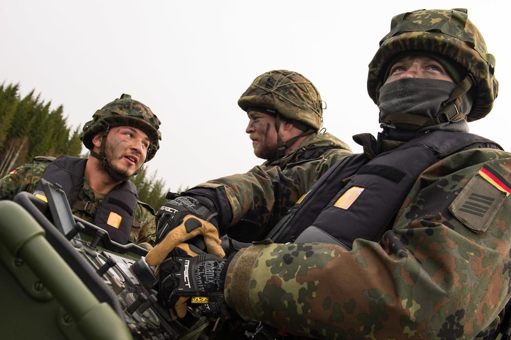 Deutsche Soldaten von der superschnellen Eingreiftruppe der Nato: Die Truppe zeichnet sich dadurch ein, dass sie sich in ständiger Bereitschaft befindet. (Archivbild)