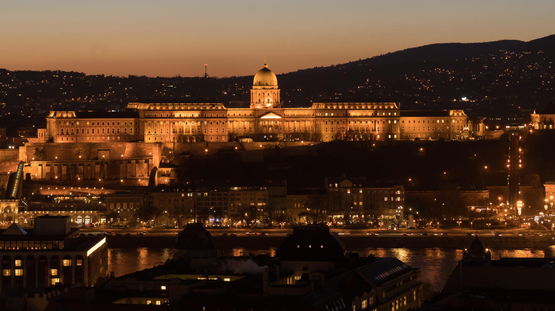 Der Burgpalast auf dem Burgberg: Orbans neue Residenz umzubauen hat Millionen gekostet.