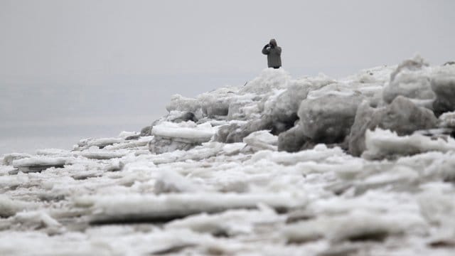 Ein Ersatzakku und Wärmepads sind nützliche Begleiter auf winterlichen Fototouren.