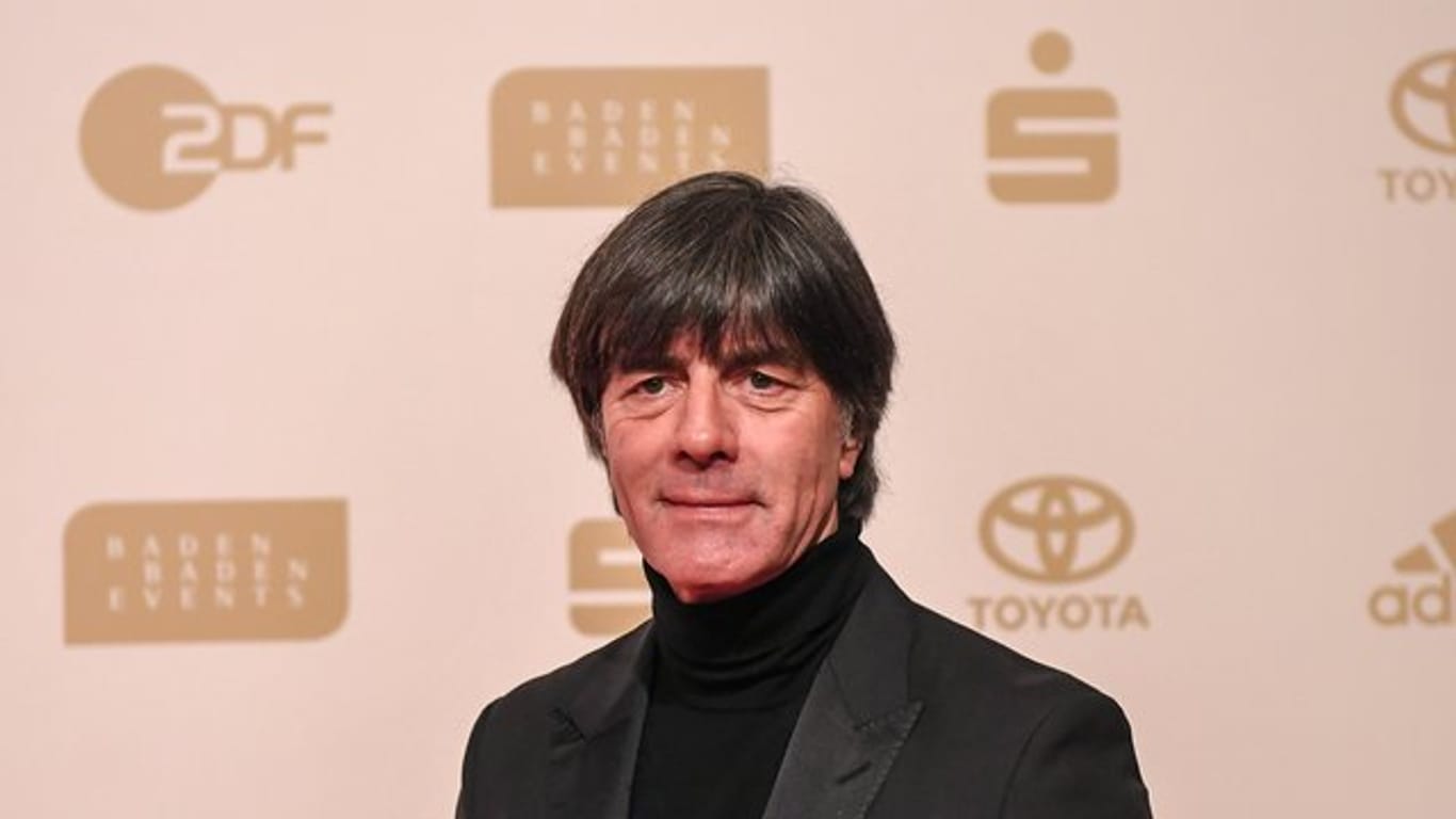 Einige Fans sehen Bundestrainer Joachim Löw kritisch.