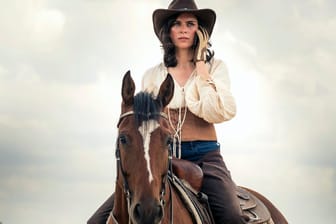 Nora Tschirner: Im neuen "Tatort" geht es für sie auf den Rücken eines Pferdes.