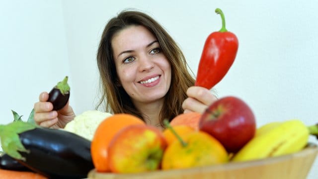 Essen und Trinken sollte man bewusst als etwas Schönes wahrnehmen. Essen und Trinken sollte man bewusst als etwas Schönes wahrnehmen.