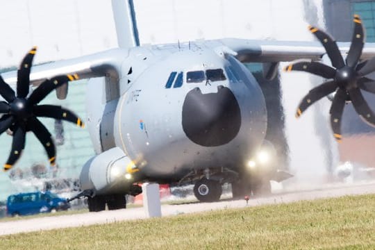 Ein Airbus A400M der Luftwaffe im Fliegerhorst Wunstorf.