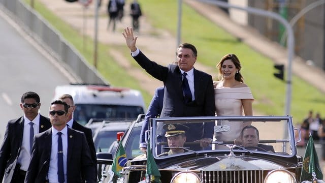 Der ultrarechte Ex-Militär Jair Bolsonaro ist als neuer Präsident Brasiliens vereidigt worden.