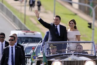 Der ultrarechte Ex-Militär Jair Bolsonaro ist als neuer Präsident Brasiliens vereidigt worden.