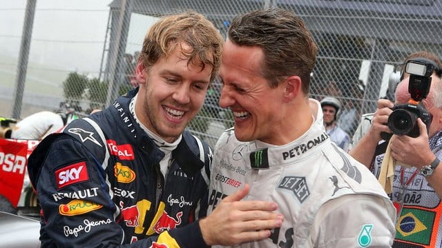 Sebastian Vettel (l) feierte 2012 mit Michael Schumacher in Brasilien seinen dritten Weltmeistertitel in Folge.