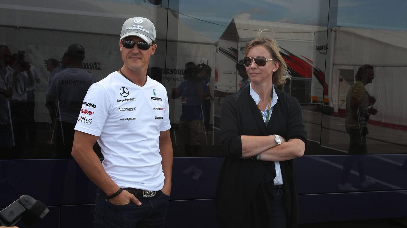 Bis heute enge Vertraute: Michael Schumacher mit seiner Managerin Sabine Kehm.