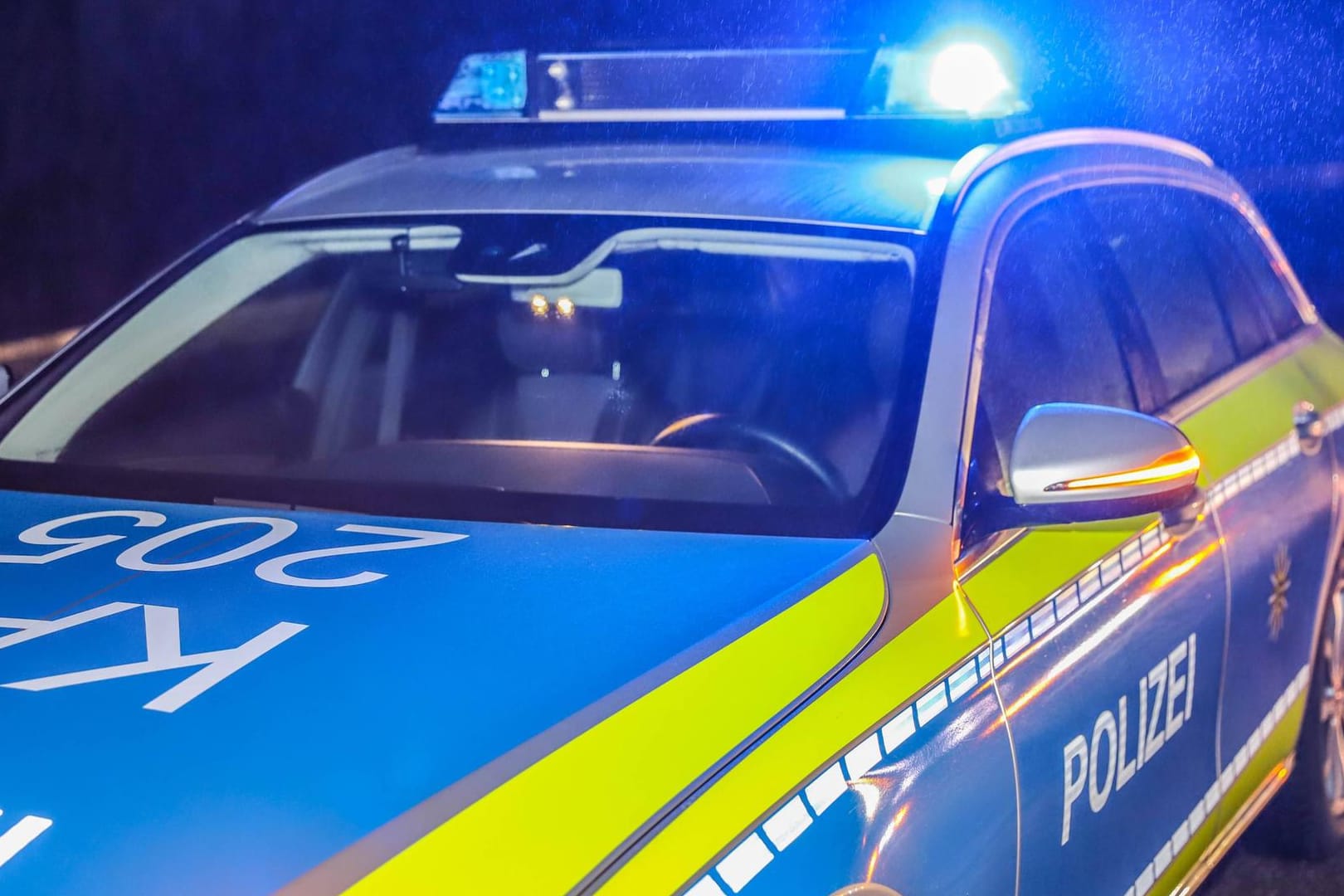 Tod einer dreifachen Mutter in der Silvesternacht: Offenbar wurde sie von einem Projektil getroffen. Die Polizei ermittelt (Symbolbild).