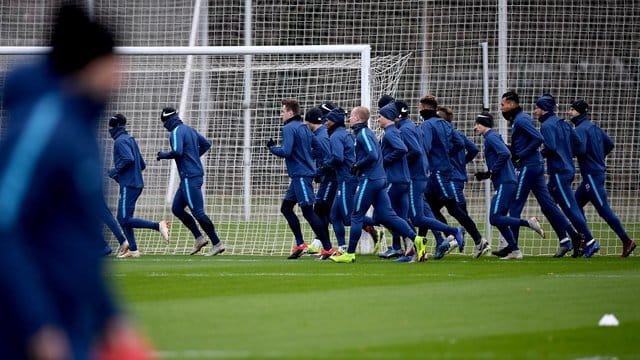 Spieler von Hertha BSC beim Trainingsauftakt.