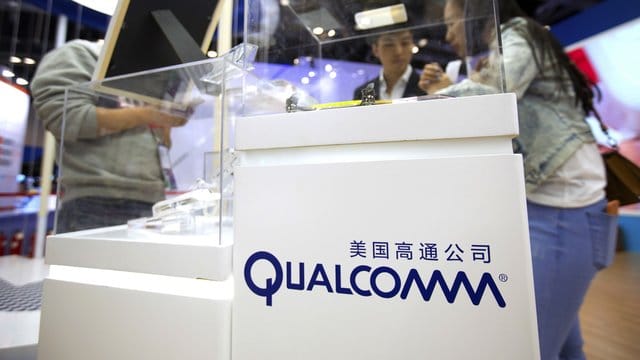 Der Chipkonzern Qualcomm hat das vor Gericht erstrittene Verkaufsverbot für mehrere ältere iPhone-Modelle in Deutschland in Kraft gesetzt.