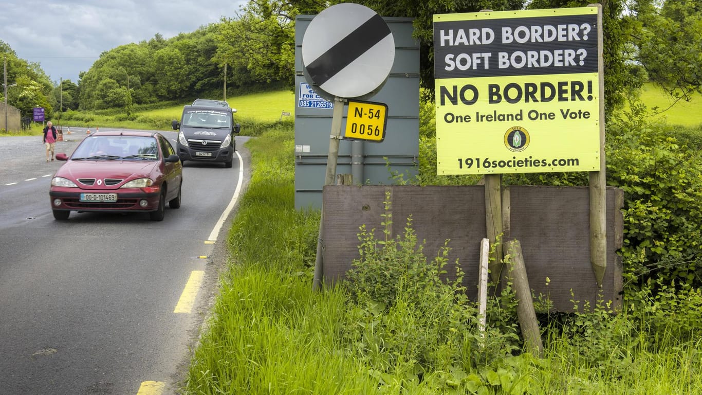 Die Grenze zwischen der Republik Irland und Nordirland: Für den Fall eines ungeordneten Brexits befürchtet die britische Polizei dort Chaos.