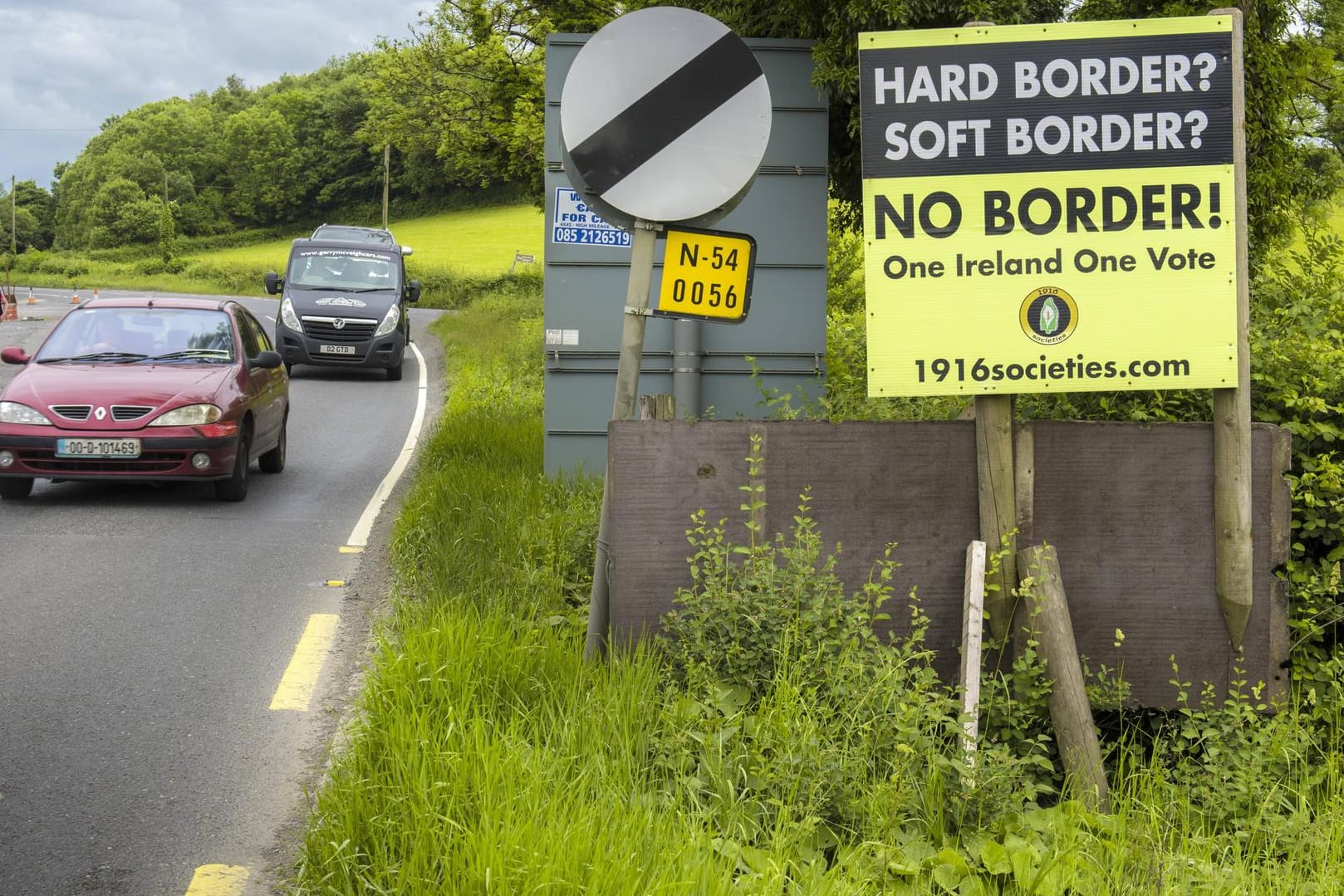 Die Grenze zwischen der Republik Irland und Nordirland: Für den Fall eines ungeordneten Brexits befürchtet die britische Polizei dort Chaos.