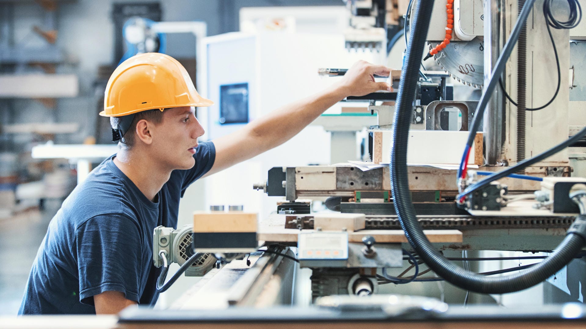 Fabrikarbeiter: Der deutschen Wirtschaft droht 2019 ein deutlicher Dämpfer.