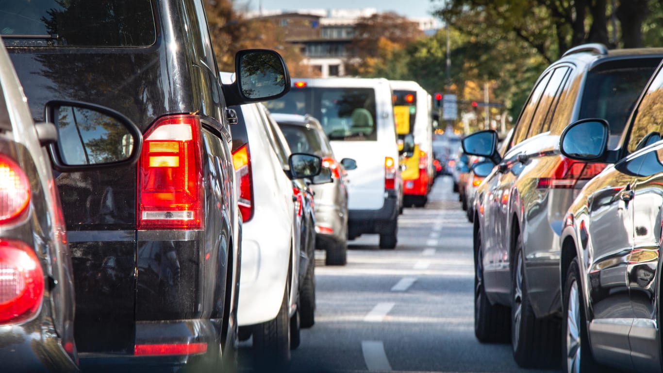 Straßenverkehr: Die Pkw-Neuzulassungen sind 2018 um 0,2 Prozent gesunken.