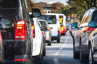 Straßenverkehr: Die Pkw-Neuzulassungen sind 2018 um 0,2 Prozent gesunken.