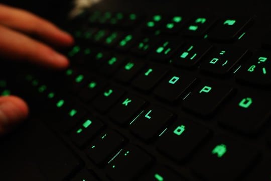 Hunderte Politiker sind Opfer eines Online-Angriffs geworden.