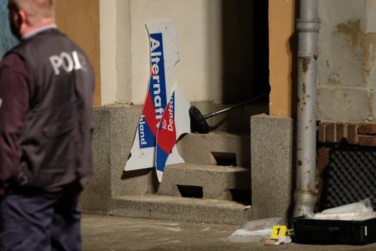 Vor einem AfD-Büro im sächsischen Döbeln hatte es eine Explosion gegeben.