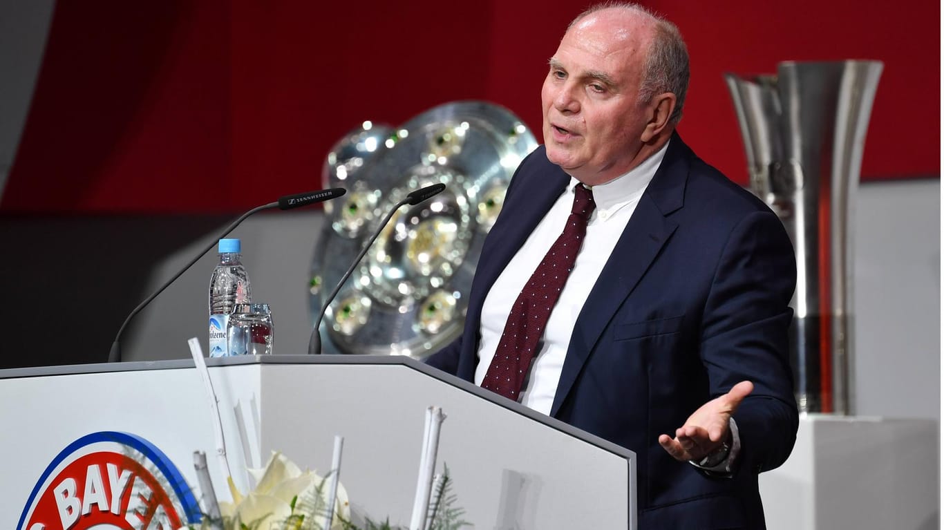 Uli Hoeneß auf der Jahreshauptversammlung des FC Bayern 2018: Die Kritik an ihm wird lauter.
