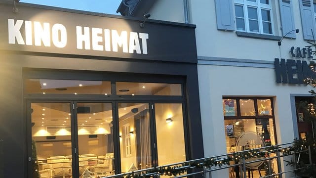 Nach Angaben von Betreiber Alfons Schramer ist das "Kino Heimat" mit 30 Plätzen auf knapp 40 Quadratmetern das kleinste Kino in Rheinland-Pfalz. Nach Angaben von Betreiber Alfons Schramer ist das "Kino Heimat" mit 30 Plätzen auf knapp 40 Quadratmetern das kleinste Kino in Rheinland-Pfalz.