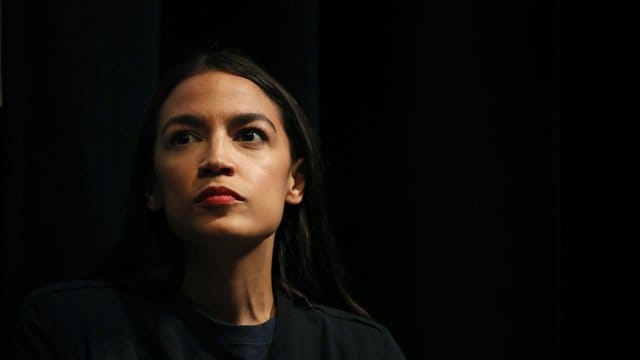 Alexandria Ocasio-Cortez nimmt ihre Kritiker aufs Korn.