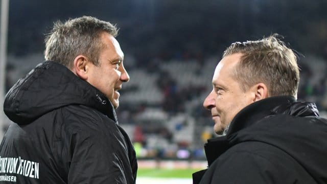 Sind auf der Suche nach Verstärkungen: 96-Coach André Breitenreiter (l) und Manager Horst Heldt. Sind auf der Suche nach Verstärkungen: 96-Coach André Breitenreiter (l) und Manager Horst Heldt.
