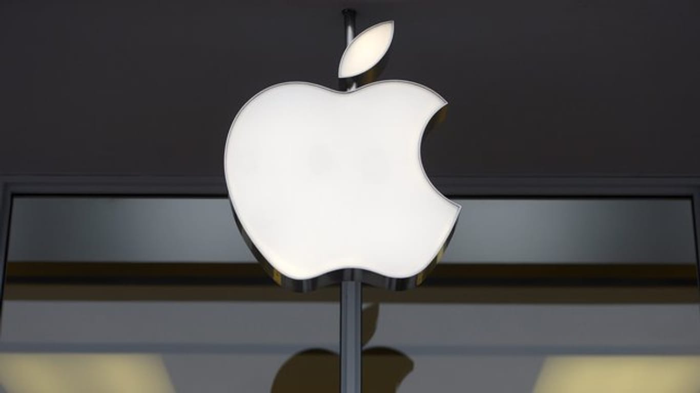Das Apple-Logo an einem Apple-Store: Apple hat inzwischen 420 Millionen Abo-Kunden in seinen verschiedenen Angeboten.