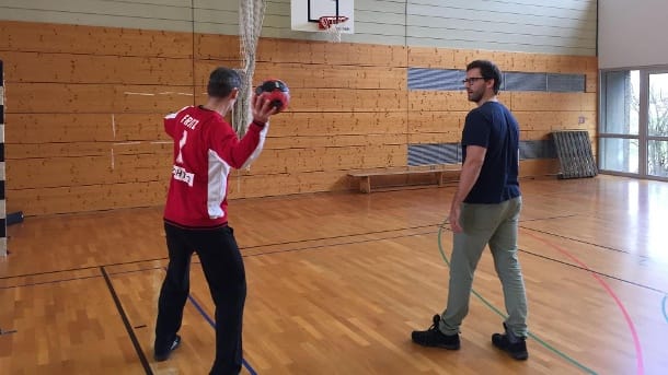 Henning Fritz mit t-online.de-Redakteur Martin Trotz im Gespräch im Olympiastützpunkt Heidelberg.