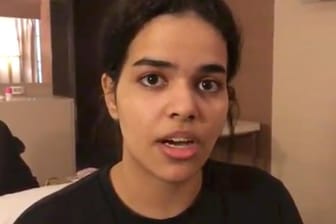 Ein Videostandbild von Rahaf Mohammed al-Kunun; Gemeinsam mit Human Rights Watch kämpft sie dafür, nicht nach Saudi-Arabien zurück zu müssen. Sie habe Angst um ihr Leben, sagt die 18-Jährige.