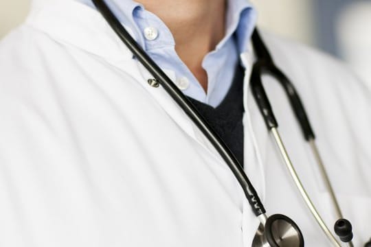 Kassenärzte dringen auf spürbar mehr Geld für Hausbesuche.