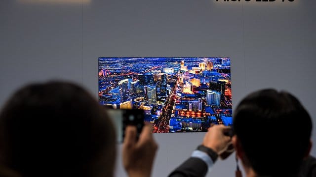 Samsung hat seine Micro-LED-Technik so verkleinert, dass daraus ein 75-Zoll-Smart-TV wurde.