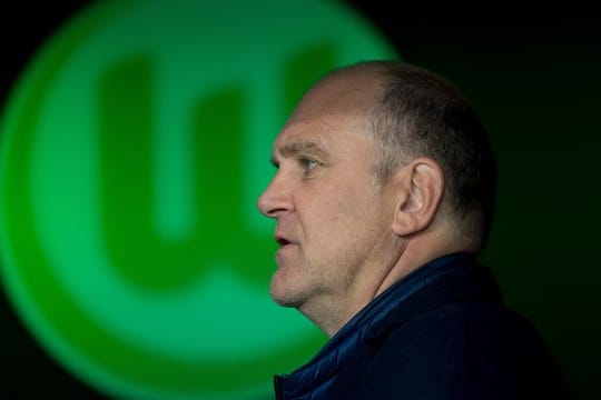 Der Wolfsburger Sportchef Jörg Schmadtke warnt vor zu großer Zufriedenheit.