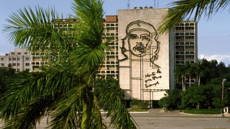 Das Konterfei Che Guevaras am Platz der Revolution in Havanna.