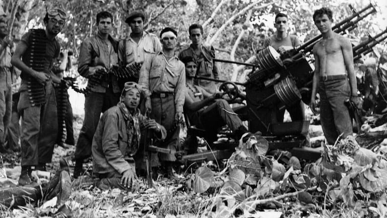 Die kubanischen Revolutionäre Fidel Castros Soldaten, nachdem sie auf die von den USA gestützte Invasion in der Schweinebucht gefeuert haben.