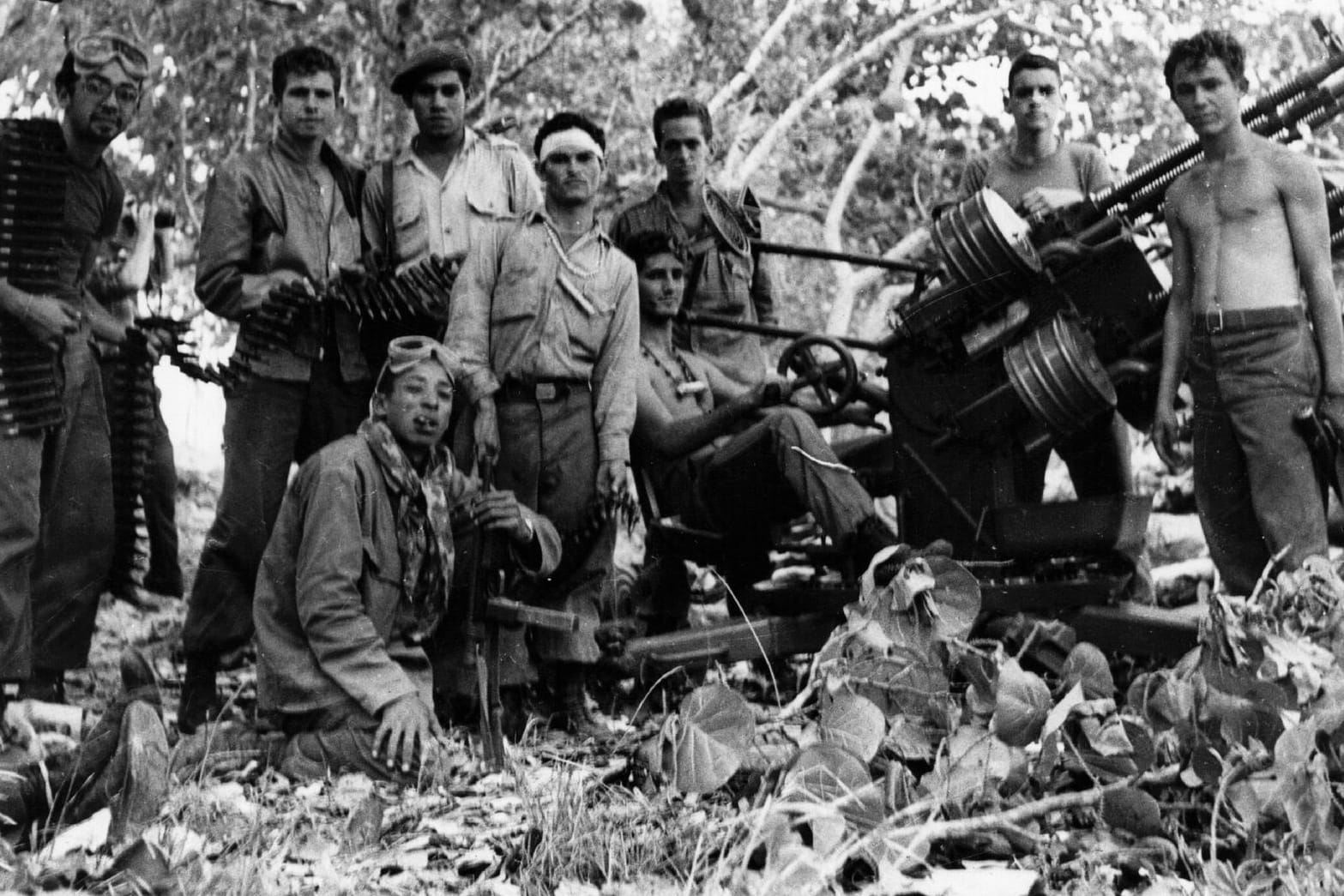 Die kubanischen Revolutionäre Fidel Castros Soldaten, nachdem sie auf die von den USA gestützte Invasion in der Schweinebucht gefeuert haben.