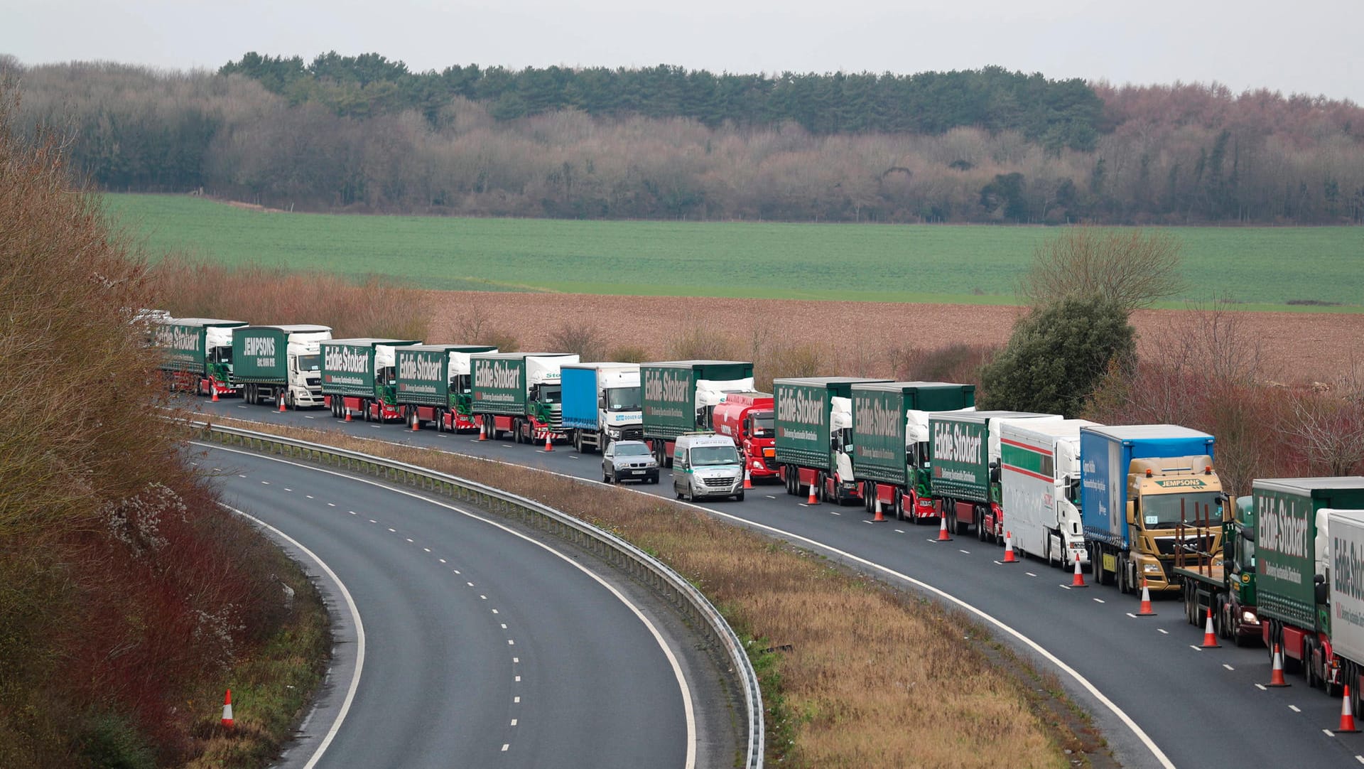 Großübung nahe Dover: Das Bild kilometerlanger Lkw-Staus droht sich nach dem 29. März zu wiederholen.