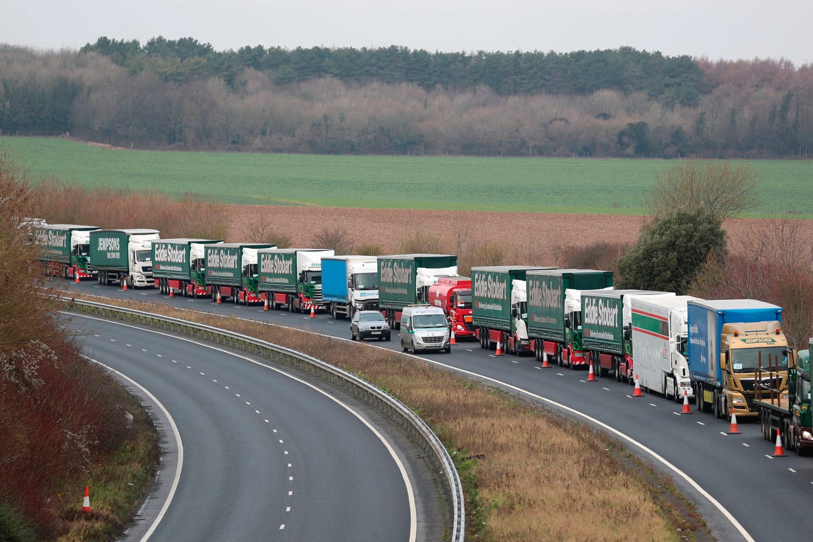 Großübung nahe Dover: Das Bild kilometerlanger Lkw-Staus droht sich nach dem 29. März zu wiederholen.