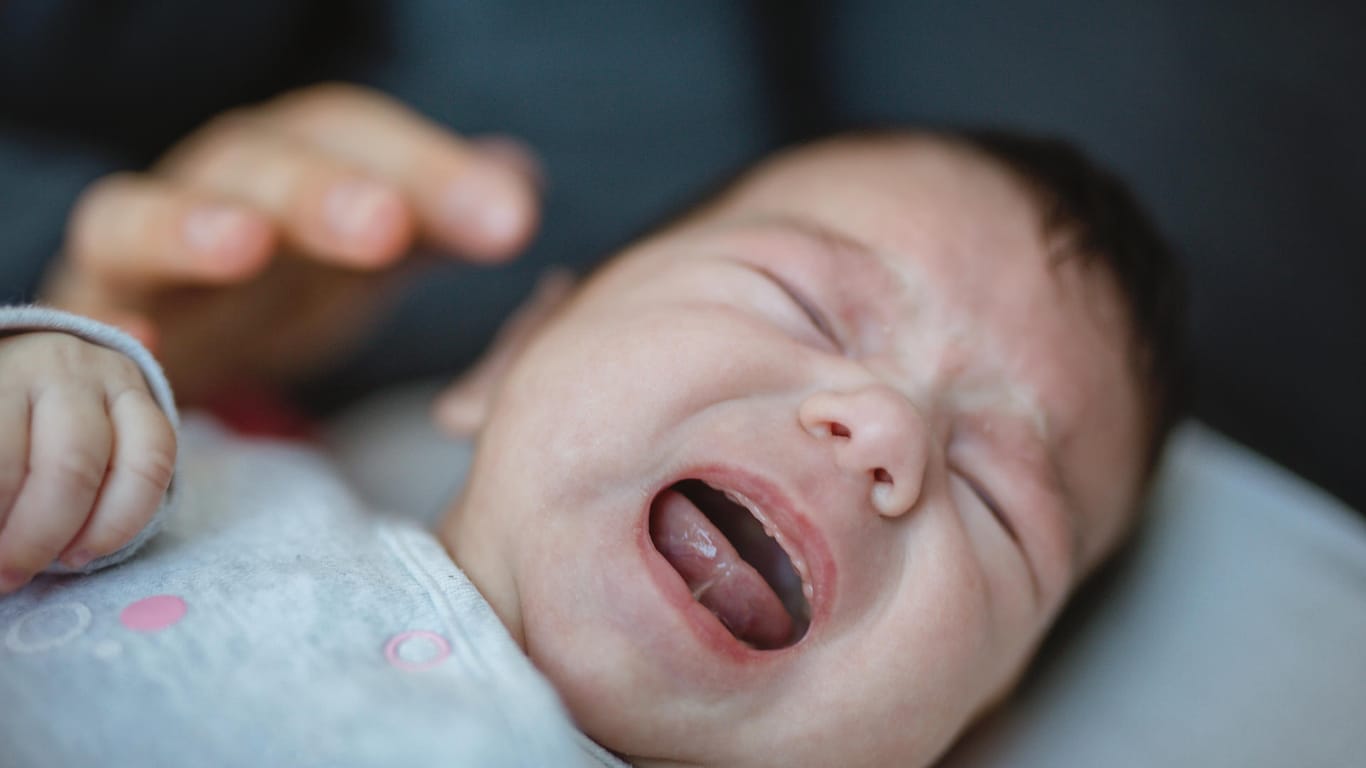 Wenn das Kind nicht mehr aufhört zu weinen: Der Umgang mit einem Schreibaby ist oft nervenaufreibend