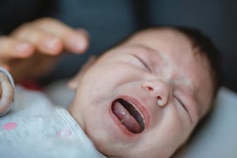 Wenn das Kind nicht mehr aufhört zu weinen: Der Umgang mit einem Schreibaby ist oft nervenaufreibend