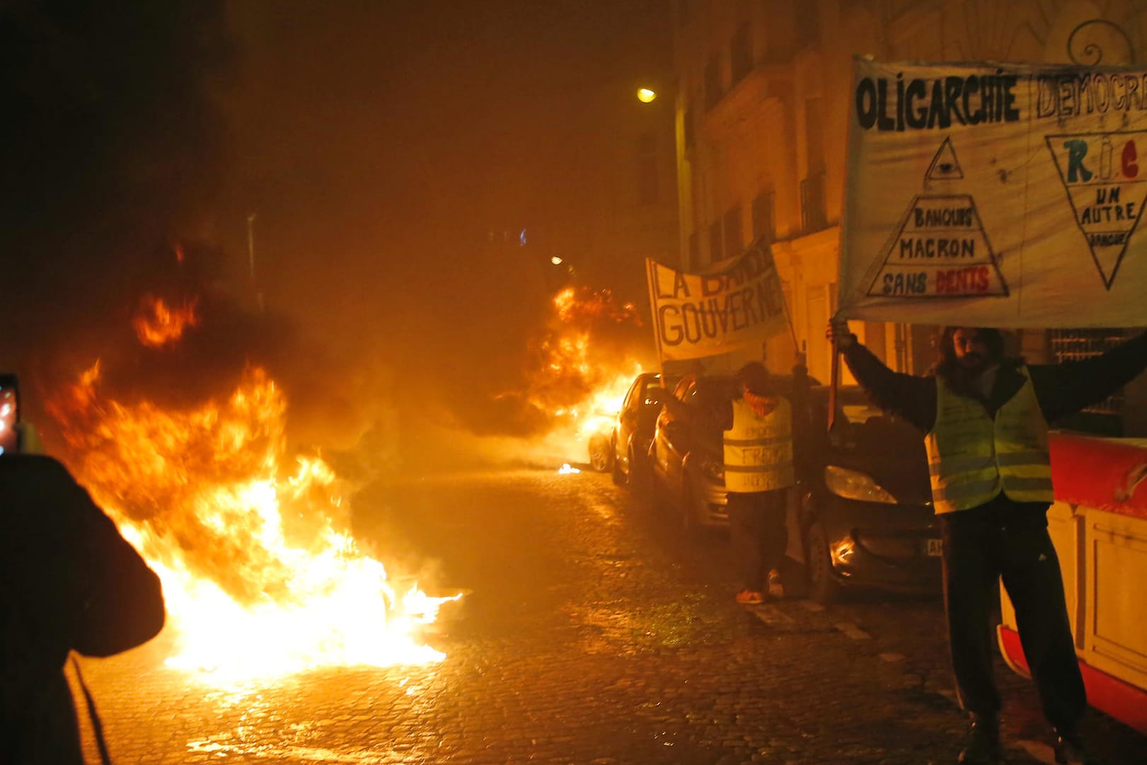 Brennende Barrikaden in Paris: Am Samstag waren die Proteste der "Gelbwesten" teilweise heftig eskaliert.