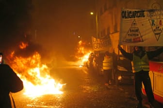 Brennende Barrikaden in Paris: Am Samstag waren die Proteste der "Gelbwesten" teilweise heftig eskaliert.
