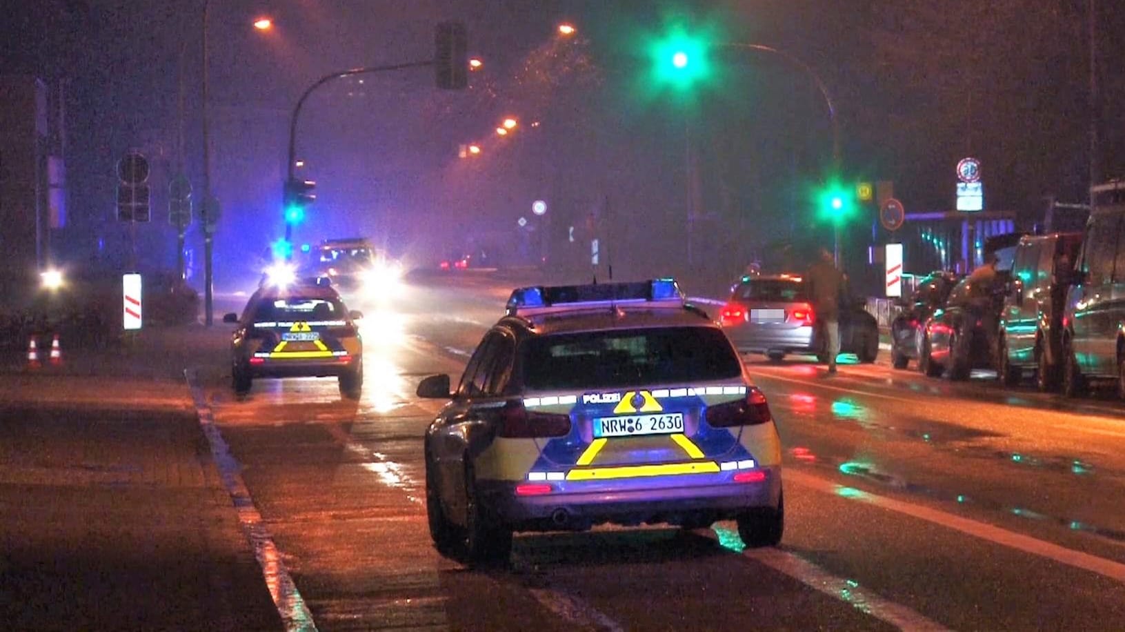 Polizeieinsatz in Lengerich: In einer Sporthalle hat ein Einzeltäter mehrere Sprtler bedroht. Polizeieinsatz in Lengerich: In einer Sporthalle hat ein Einzeltäter mehrere Sprtler bedroht.